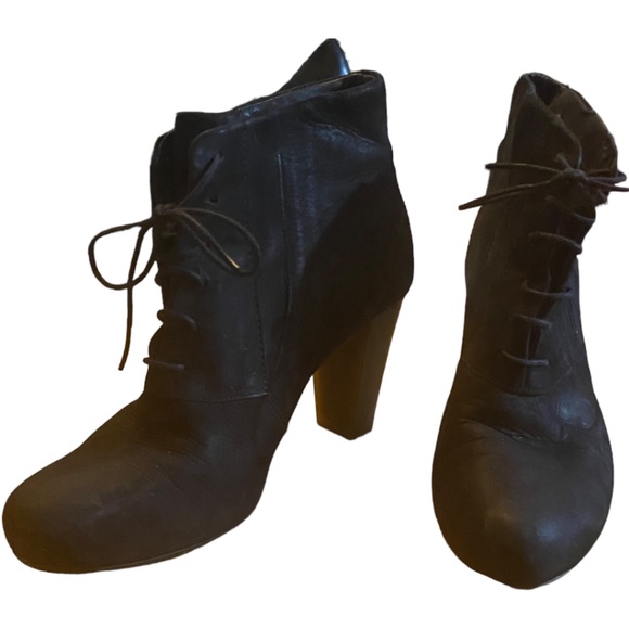 Camper leather high heeled lace up booties. Sz 37 - Picture 3 of 16